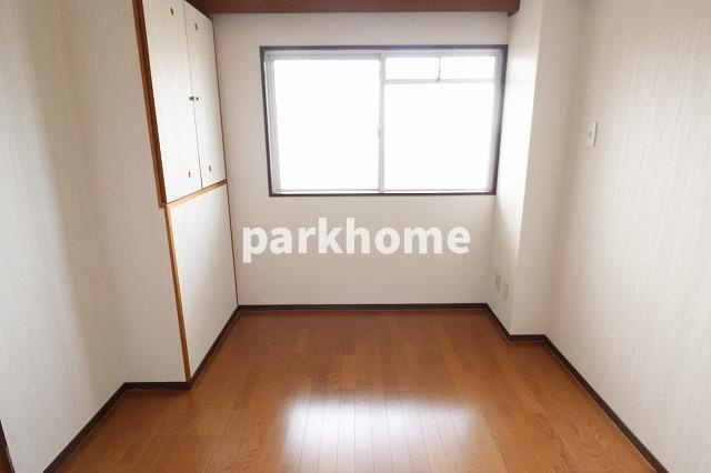 啓和ハイツの洋室|明るい洋室です