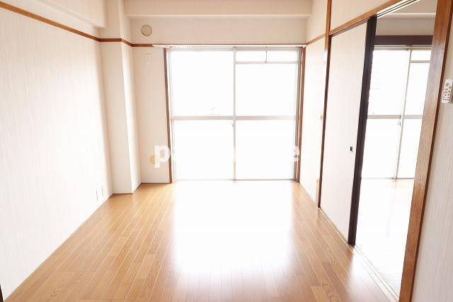 啓和ハイツの洋室|広々とした洋室です