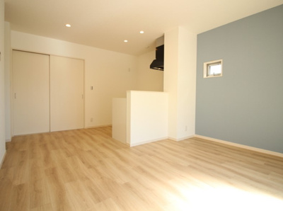 【居間・リビング】 | デュラカーサ羽村Ⅱ | お子様の様子を見ながらお料理も楽しめますよ。
