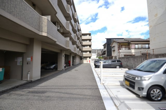 アステージ堺の駐車場