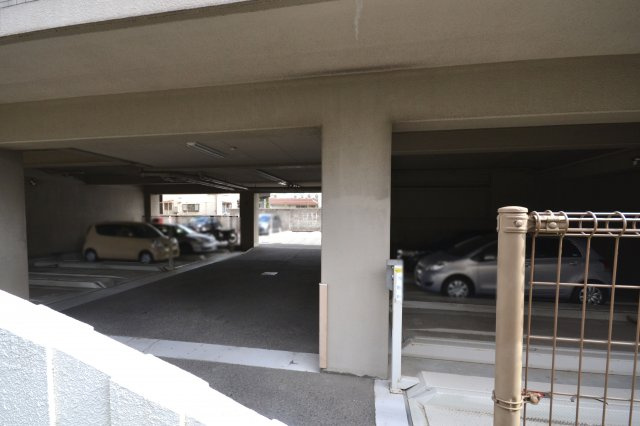 アステージ堺の駐車場