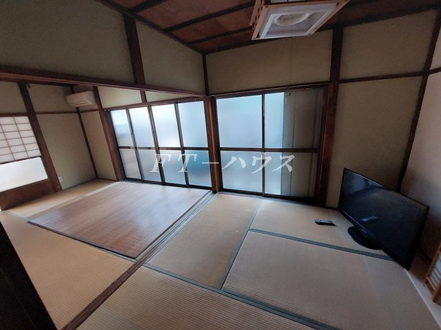 飯山満３丁目貸家の居間・リビング