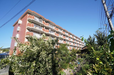 【外観】 | エメラルドマンション船越南（リノベ済） | 現地（2022年12月6日15：00頃）撮影