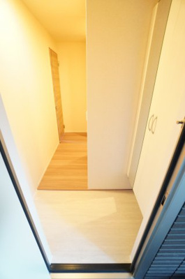 【玄関】 | ルアナハイム | ※同物件・反転タイプの写真です。