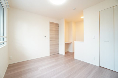 【洋室】 | ルアナハイム | ※同物件・反転タイプの写真です。