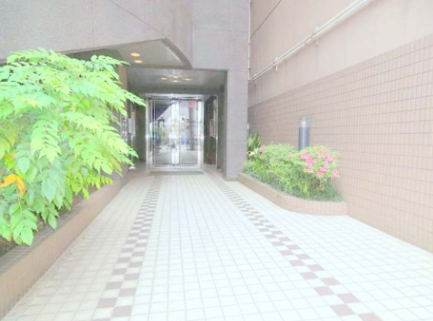アルシオーネ上町 BRAVI不動産のエントランス|【アルシオーネ上町】