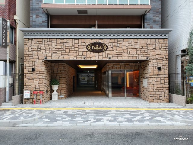 プレジオ江坂ROUGE　仲介手数料無料のエントランス