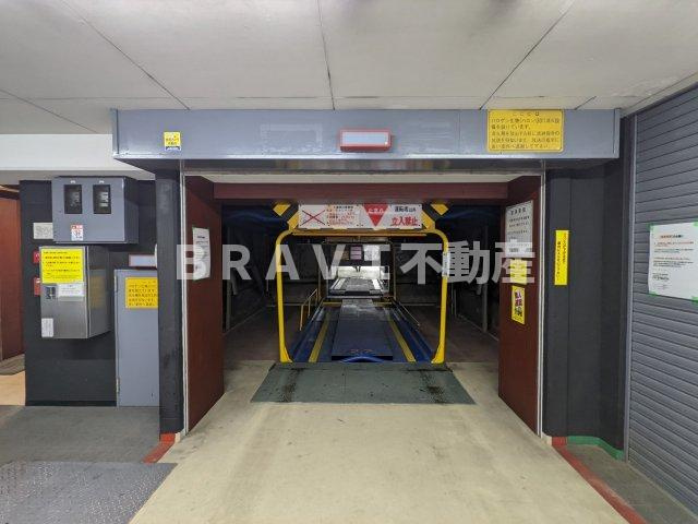 センターウイング大手前 BRAVI不動産の駐車場|【センターウイング大手前】