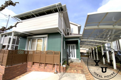 【外観】 | 宇治市平尾台4丁目　中古戸建 | 大型カーポート付きの駐車場は《4台の駐車》が可能ですヽ(^。^)ノお洒落な外観のお家です！ＭＯＭＯテラスやイズミヤが車で5分とショッピングが気軽に楽しめるエリアです。