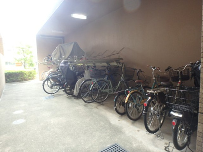 【その他共用部分】 | ソアール門戸荘 | 屋根付き駐輪スペースです