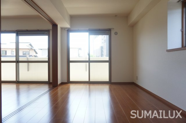 熊本市西区春日７丁目の賃貸マンションの洋室