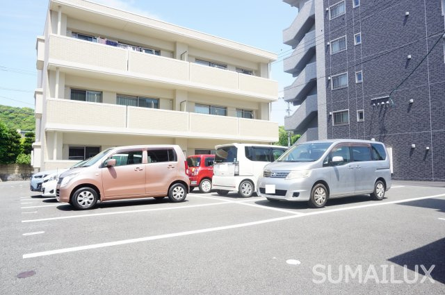 熊本市西区春日７丁目の賃貸マンションの駐車場