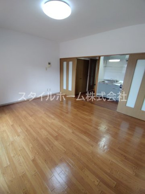 【居間・リビング】 | エクシード松山 | 別部屋写真です。