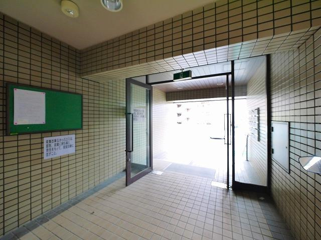 シティロイヤル富雄南のエントランス|清潔なエントランスです