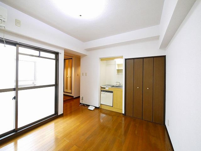 シティロイヤル富雄南の洋室|落ち着いた色調の洋室です