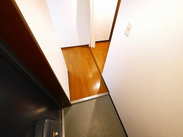 シティロイヤル富雄南の玄関|明るい玄関です