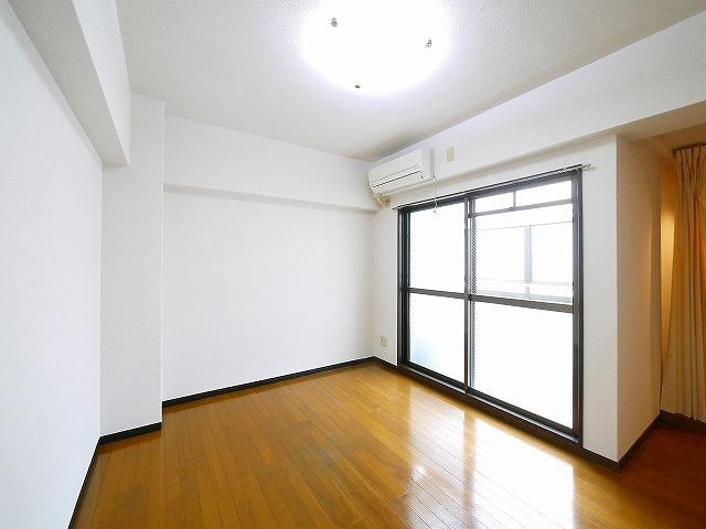 シティロイヤル富雄南の寝室|開放的な寝室です