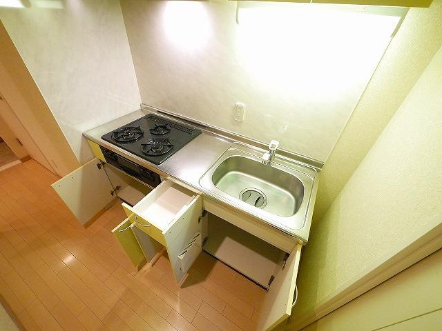 プリマヴェリーレの収納|いっぱい調理器具を収納できますね。