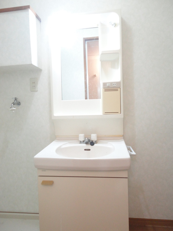 千本杉コーポ【キャッシュバック対象物件】の独立洗面台|独立洗面化粧台が付いています