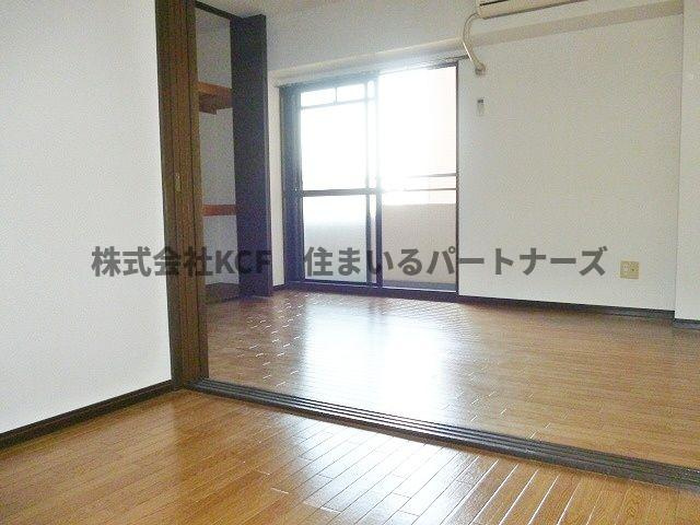 エスポワール六ツ門の居間・リビング|ゆったりとしたリビングです