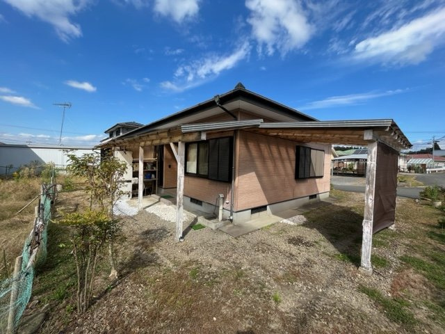 北諸県郡三股町大字長田の中古一戸建の駐車場
