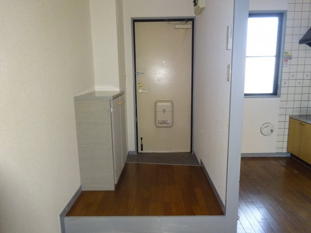 パームスプリングスの玄関|写真は別部屋、参考写真になります