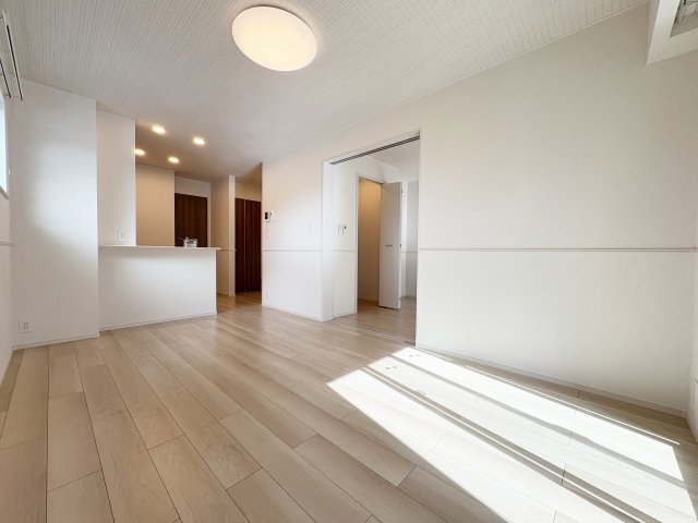 【居間・リビング】 | スウィート日高Ⅰ | ※同物件、別のお部屋の写真です。