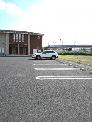【駐車場】 | メゾン・アルモニー | 車をお持ちの方に嬉しい駐車場付きの物件です