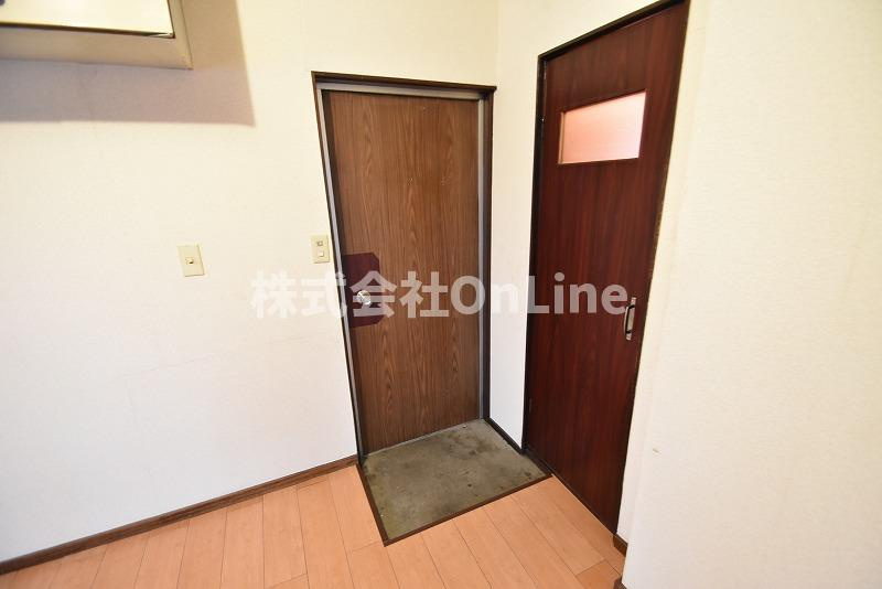 鎌田マンションの玄関