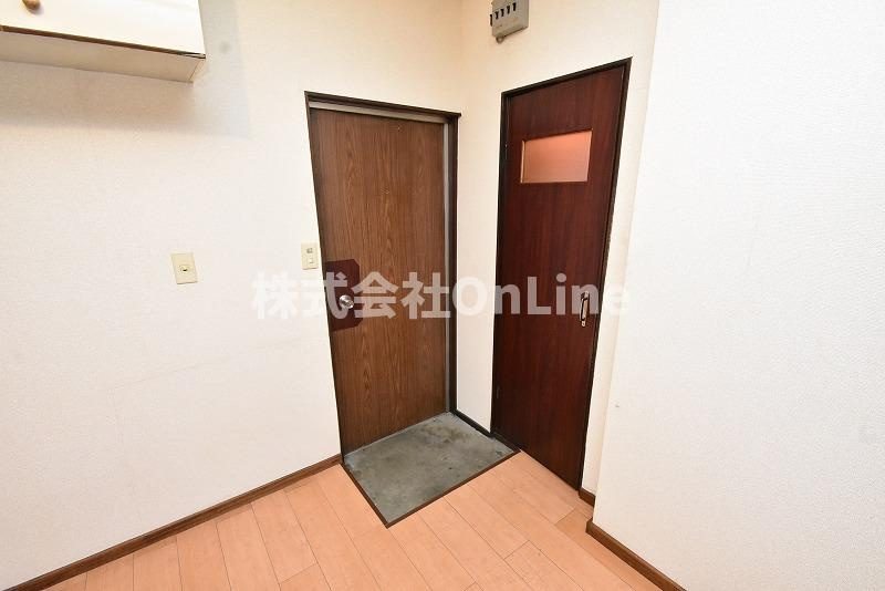鎌田マンションの玄関