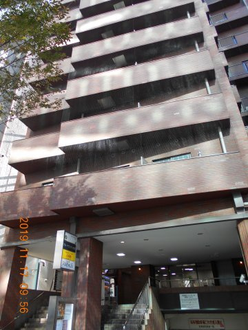 【外観】 | フォンテ青山 | 重厚感があるレンガ色のタイル貼り