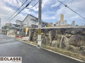 【前面道路含む現地写真】 | 宇治市木幡御蔵山　2区画　A号地　売土地　建築条件付き | 土地面積約50坪以上ございますので、広々としたお家をお作りいただけます！交通量の少ない閑静な住宅地にございます♪