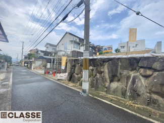 【前面道路含む現地写真】 | 宇治市木幡御蔵山　2区画　A号地　売土地　建築条件付き | 小学校まで徒歩12分なので、小さなお子様の通学も安心です！