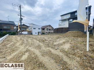 【前面道路含む現地写真】 | 宇治市木幡御蔵山　2区画　A号地　売土地　建築条件付き | 前面道路の幅員、間口も11.73mあり、お車2台楽々駐車可能です。閑静な住宅街で、周辺に公園も複数あり子育て環境もよい地域です。