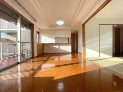 【居間・リビング】 | 桃山台ロジュマンパークビュー