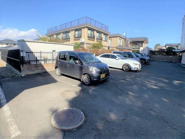 ファイン21の駐車場