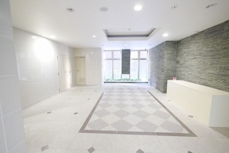 【エントランス】 | 外と内をつなぐエントランスは、まさに顔となる場所。格調高い雰囲気を漂わせて上質な空間を作り出します