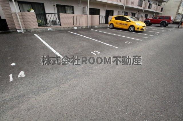 ユーミー弐番館の駐車場|駐車場があるので、車を買う予定の方も安心です