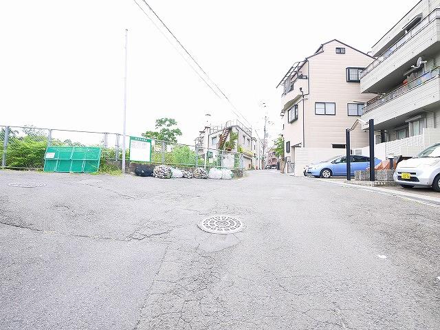 アネックス学園前1番館の駐車場