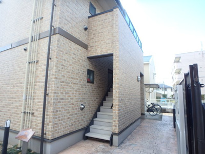 【エントランス】 | エンブレイス | エントランスです