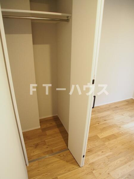 千葉市花見川区南花園１丁目のアパートの玄関