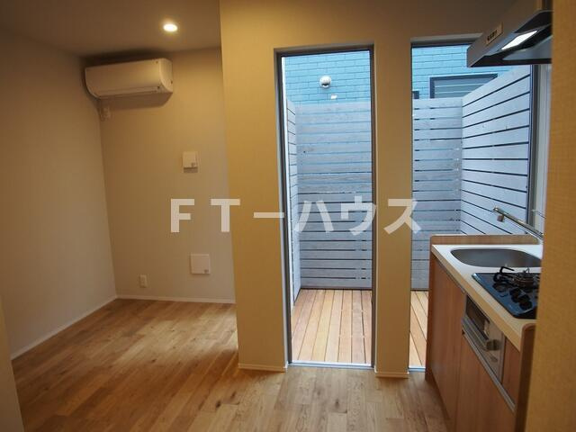 千葉市花見川区南花園１丁目のアパートの居間・リビング