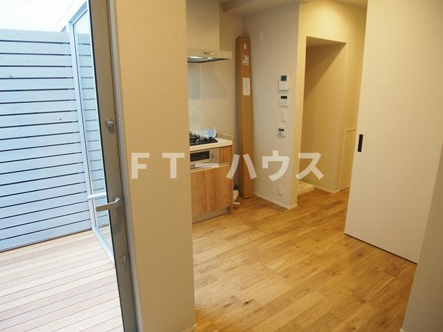 千葉市花見川区南花園１丁目のアパートの玄関