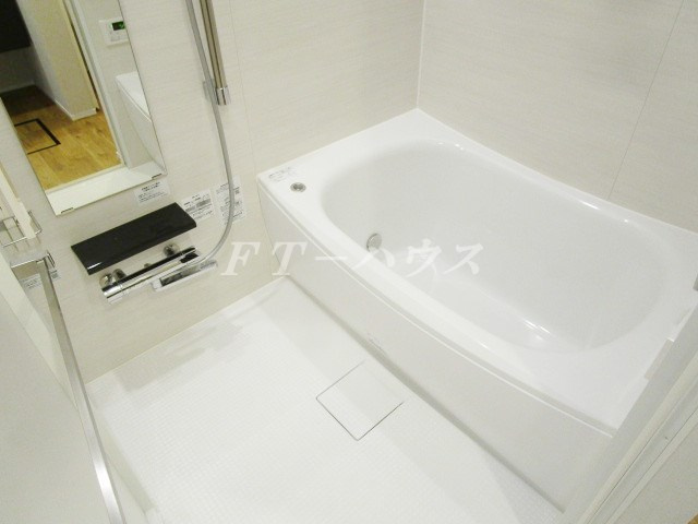 千葉市花見川区南花園１丁目のアパートの浴室