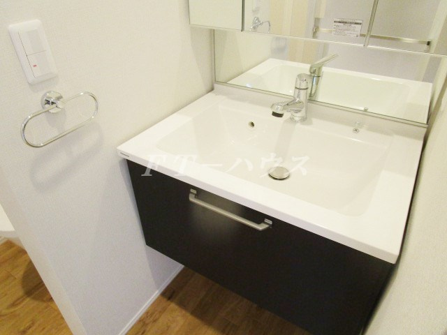 千葉市花見川区南花園１丁目のアパートの洗面所