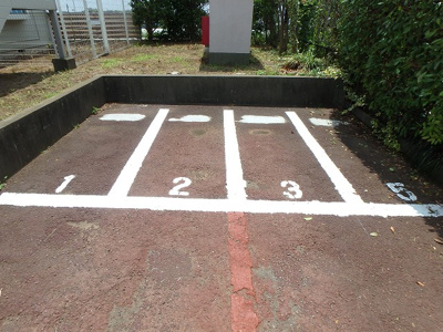 【その他共用部分】 | エルムハイムⅠ | 敷地内にバイク置き場を完備しています！バイクがあれば通勤・通学、お買い物にも便利ですね☆