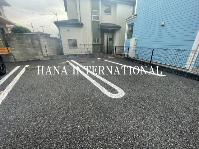 エテルノの駐車場