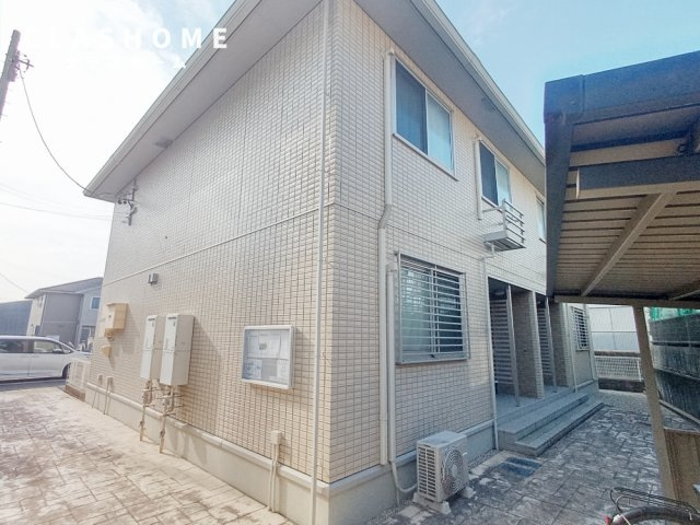 カーミー・芳川　Ａ棟の外観