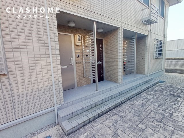 カーミー・芳川　Ａ棟のエントランス