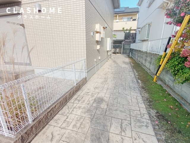 カーミー・芳川　Ａ棟の庭